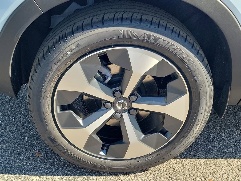 New 2026 Volvo XC40 B5 Plus w/ Protection Package Premier AWD/4WD image 3