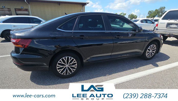 Used 2019 Volkswagen Jetta SE FWD image 2