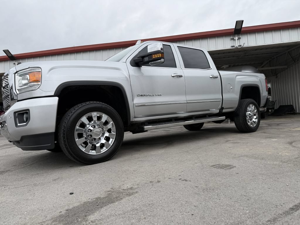 Used 2019 GMC Sierra 2500 Denali w/ Duramax Plus Package AWD/4WD image 9