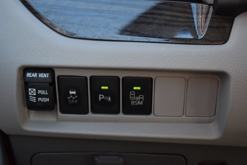 Certified 2016 Toyota Sienna XLE w/ XLE Navigation Package FWD image 15