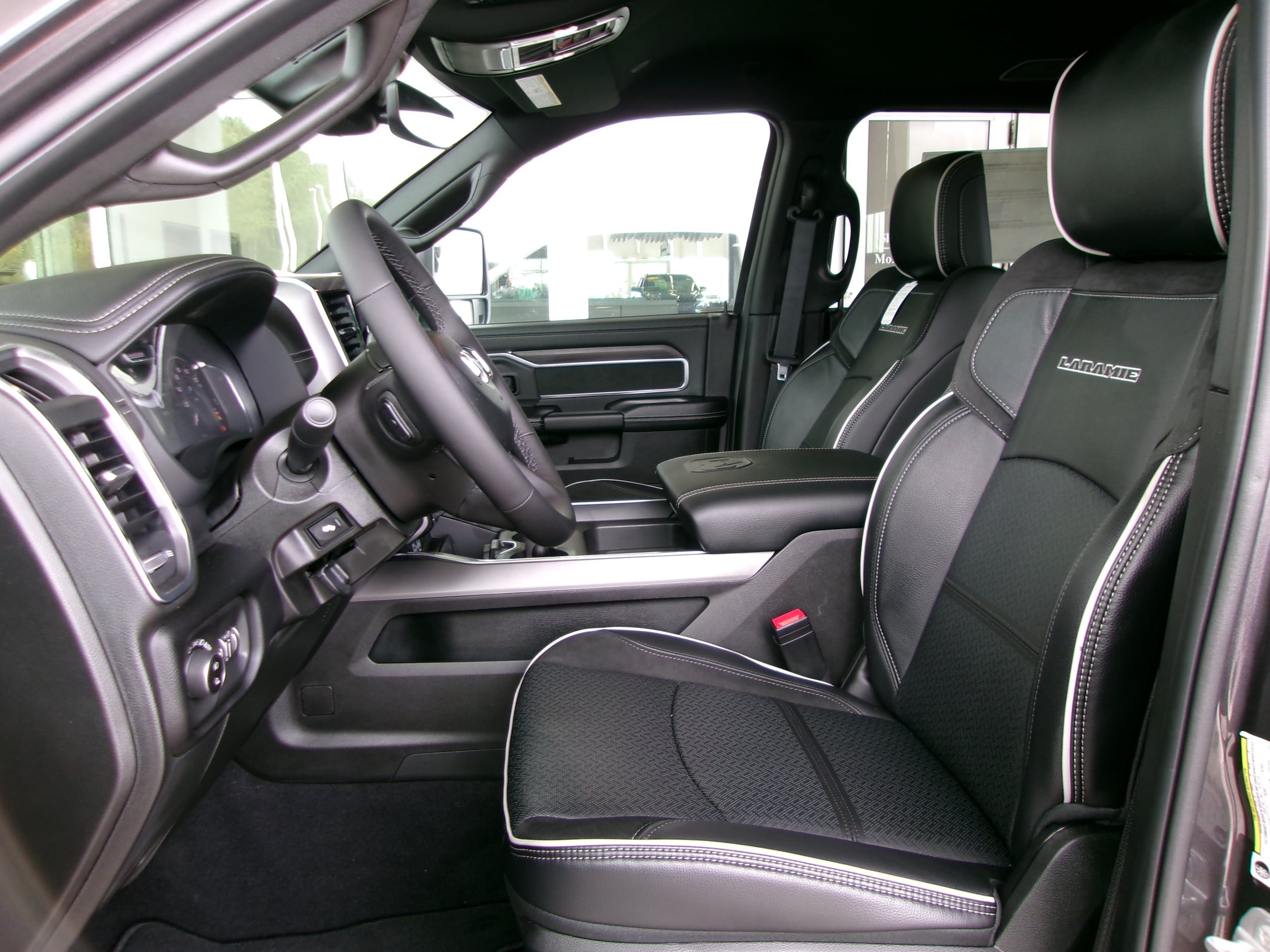 New 2026 RAM 3500 Laramie AWD/4WD image 11