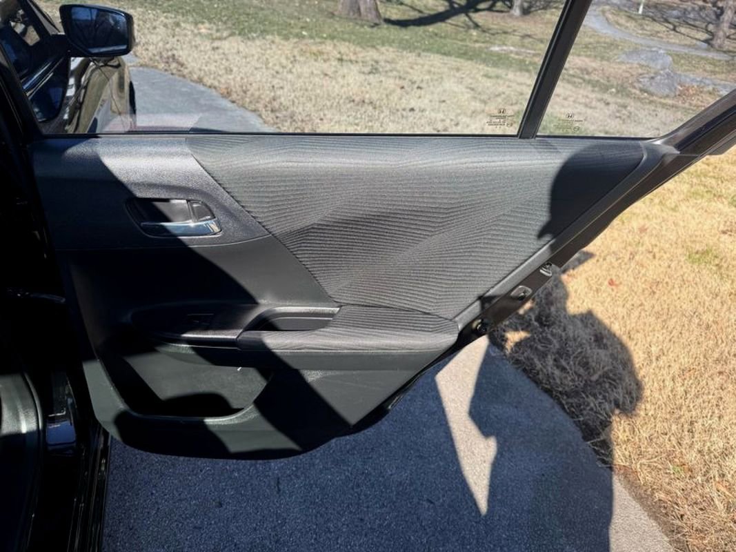 Used 2016 Honda Accord LX image 31