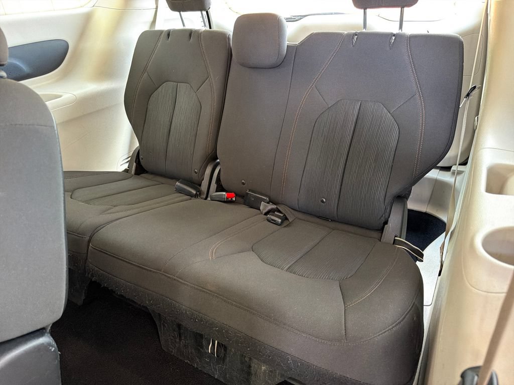 Used 2019 Chrysler Pacifica Touring Plus w/ Advanced Safetytec Group FWD image 35