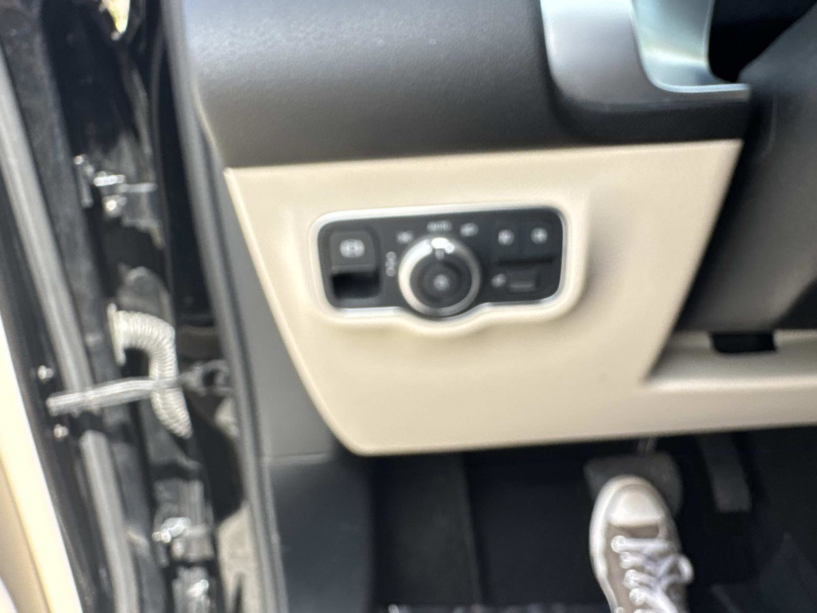 Used 2022 Mercedes-Benz GLB 250 image 28