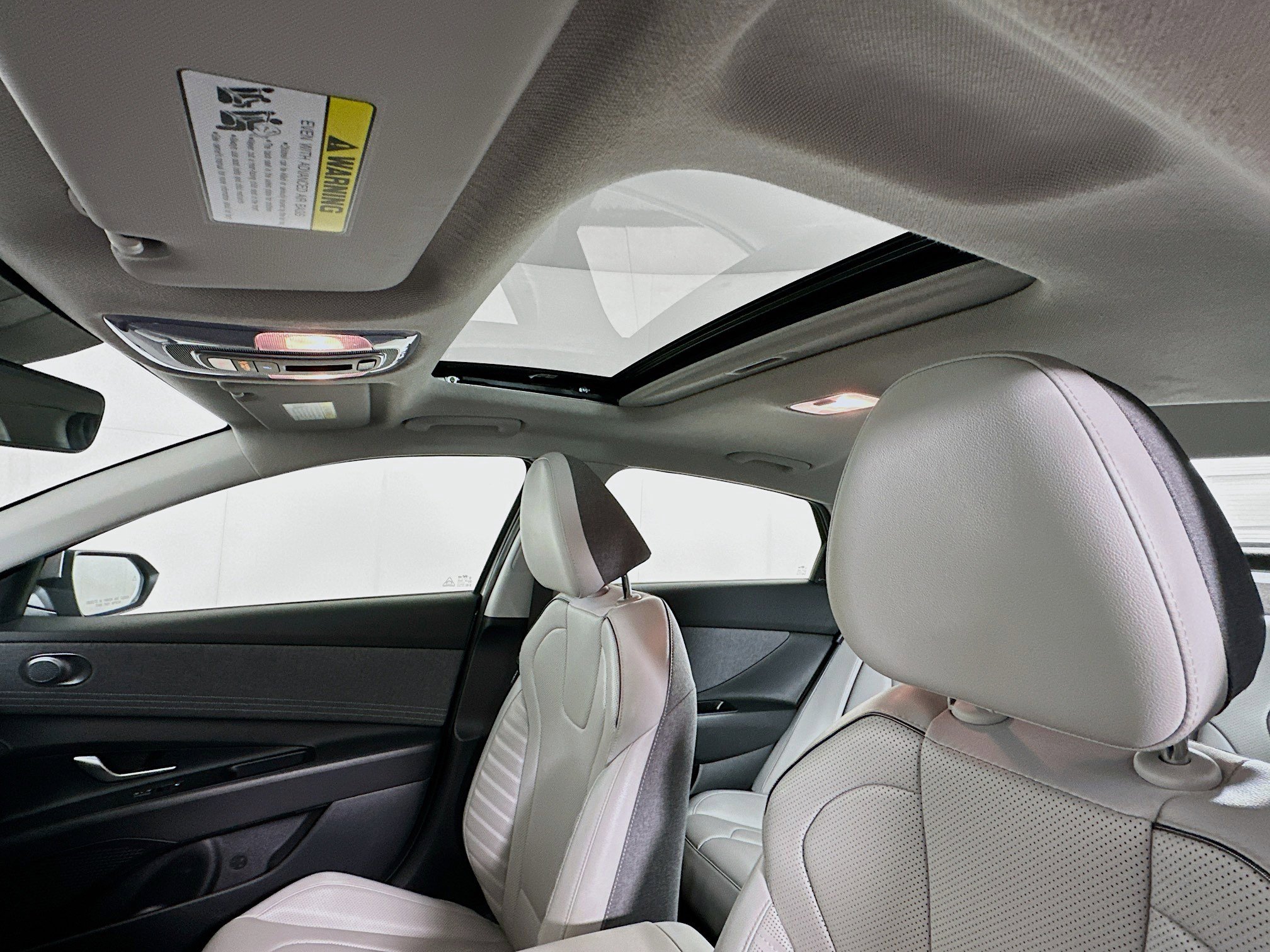 Used 2025 Hyundai Elantra Limited image 26