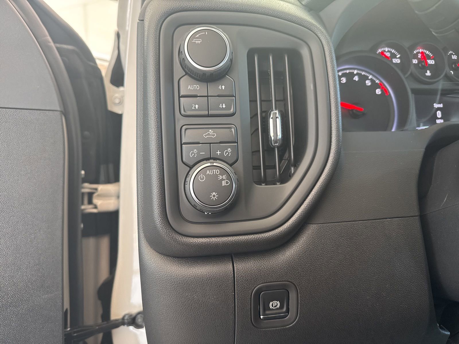 New 2026 Chevrolet Silverado 1500 Custom Trail Boss w/ LPO, Dark Essentials Package image 19