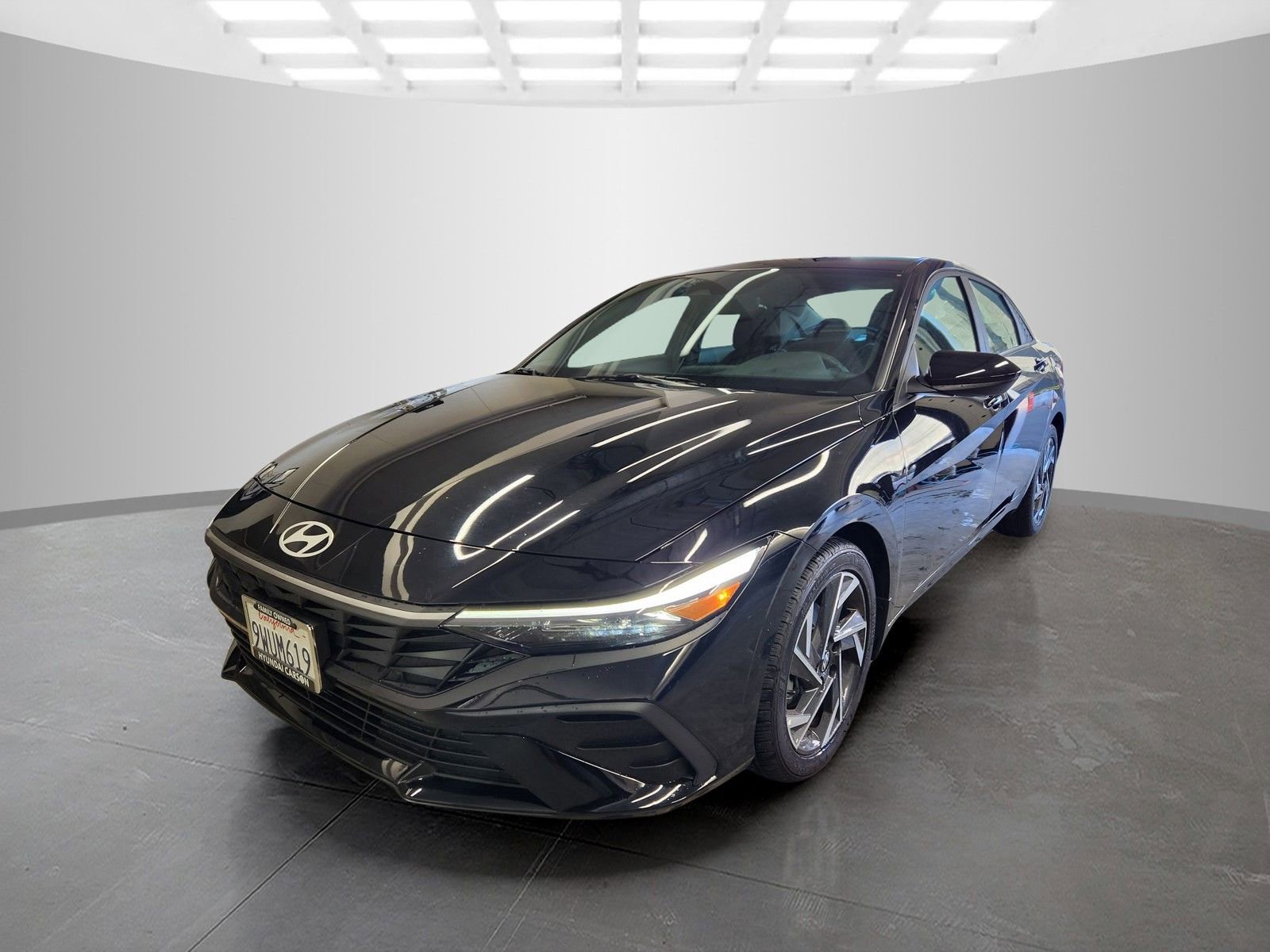 Certified 2025 Hyundai Elantra Sport image 3