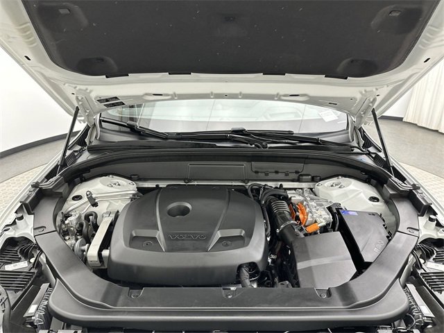 Used 2018 Volvo XC60 T8 R-Design w/ Convenience Package image 26