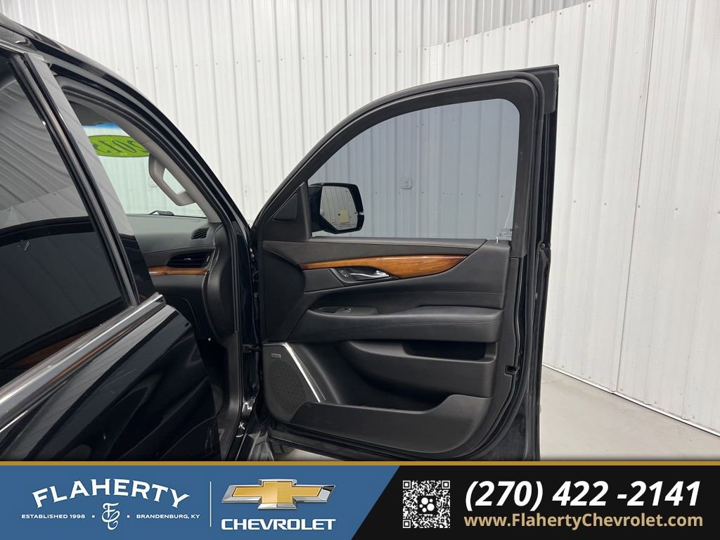 Used 2015 Cadillac Escalade ESV Luxury image 14