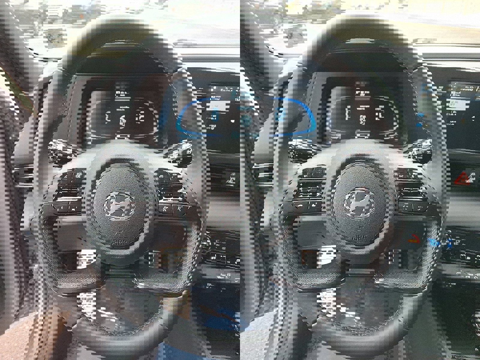 Certified 2025 Hyundai Elantra Sport image 19