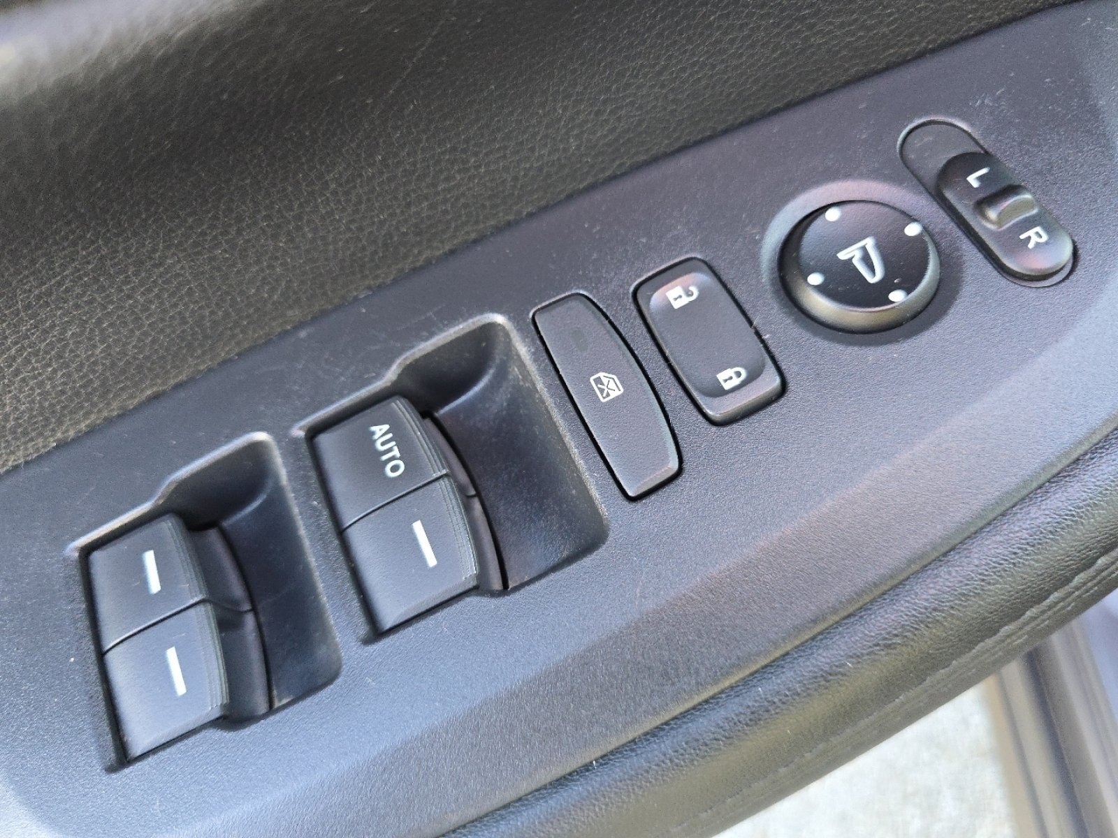 Used 2025 Honda HR-V LX image 29