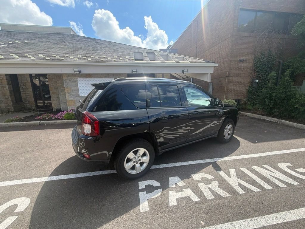 Used 2014 Jeep Compass Latitude FWD image 8