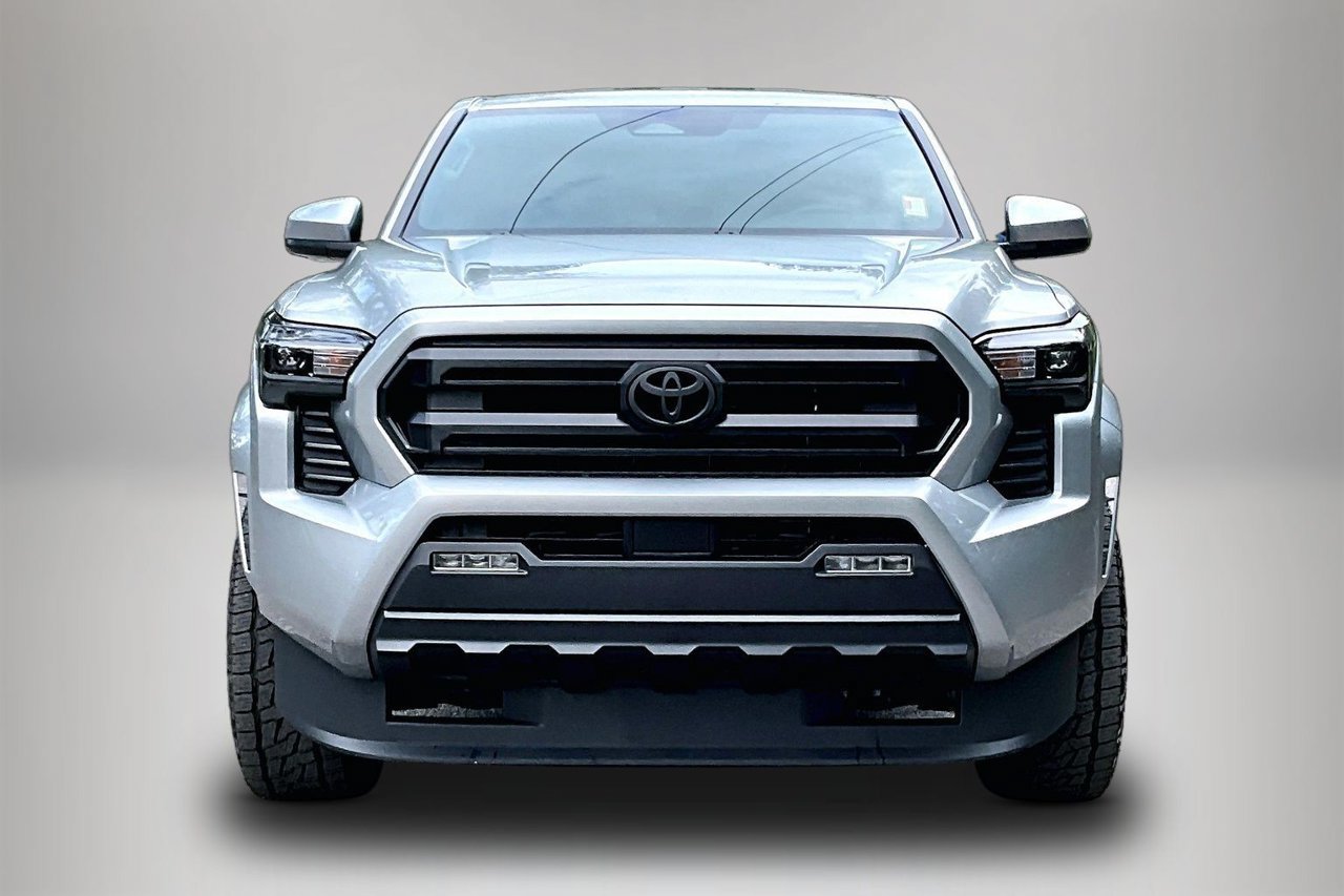 Used 2025 Toyota Tacoma SR5 AWD/4WD image 3