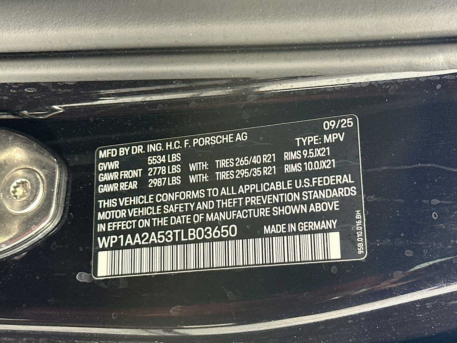 Certified 2026 Porsche Macan AWD/4WD image 33