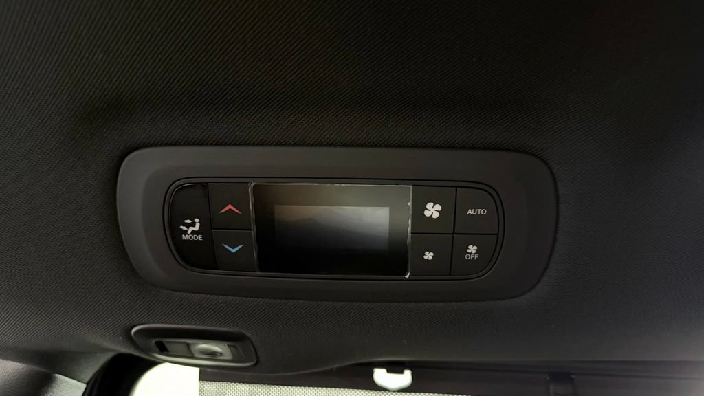 Used 2025 Chrysler Pacifica Limited w/ Trailer Tow Group AWD/4WD image 35