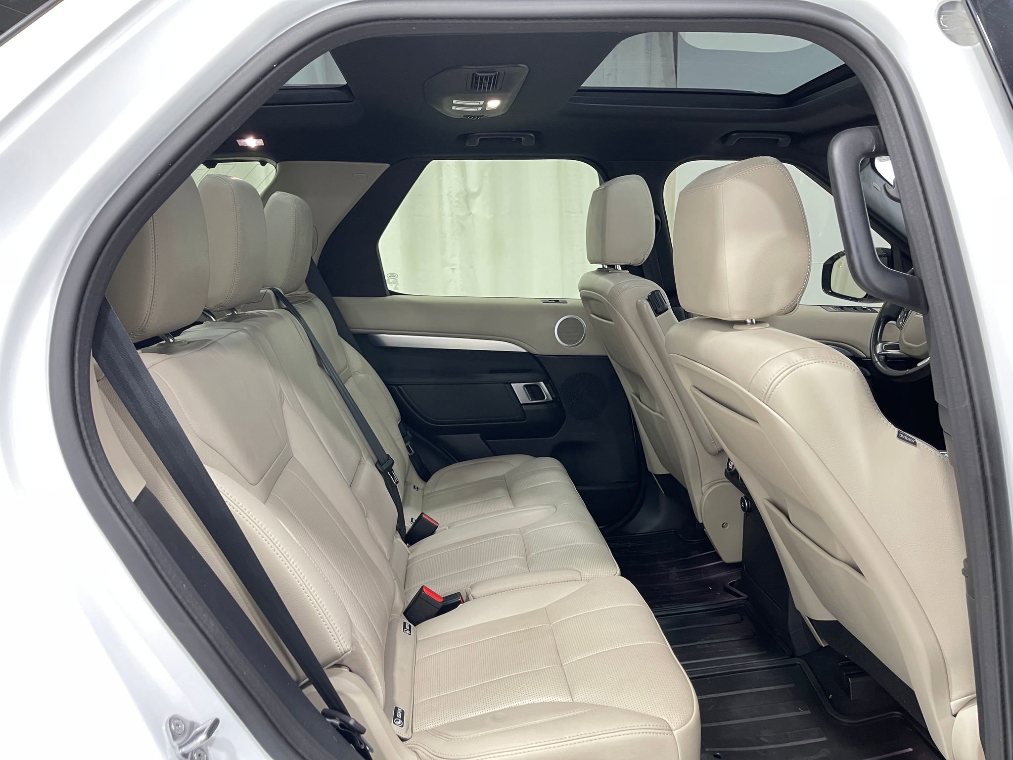 Used 2020 Land Rover Discovery Landmark AWD/4WD image 33