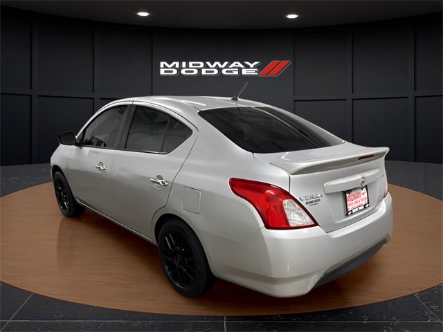 Used 2019 Nissan Versa SV image 3