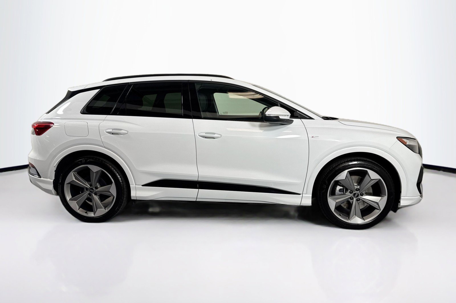 Used 2025 Audi Q4 e-tron Premium Plus w/ Premium Plus AWD/4WD image 4
