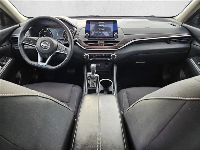 Used 2024 Nissan Altima 2.5 SV FWD image 16