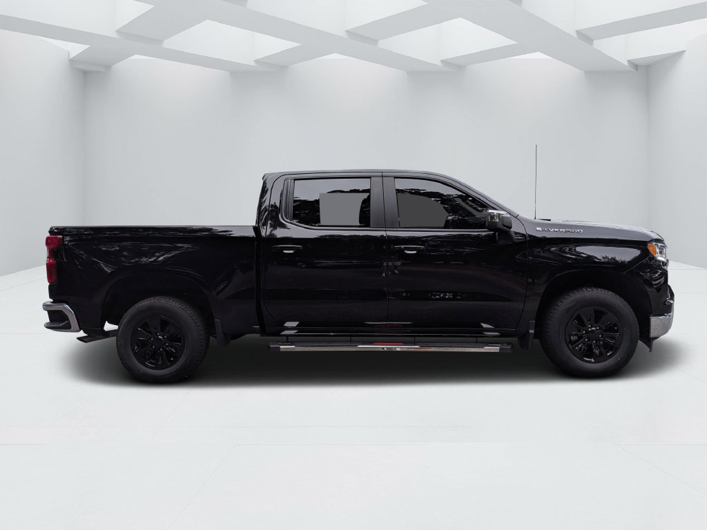 Used 2025 Chevrolet Silverado 1500 LT RWD image 2