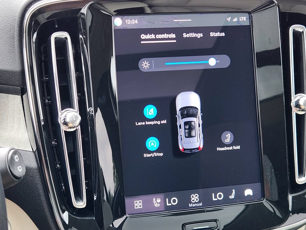 Certified 2025 Volvo XC40 B5 Plus AWD/4WD image 23
