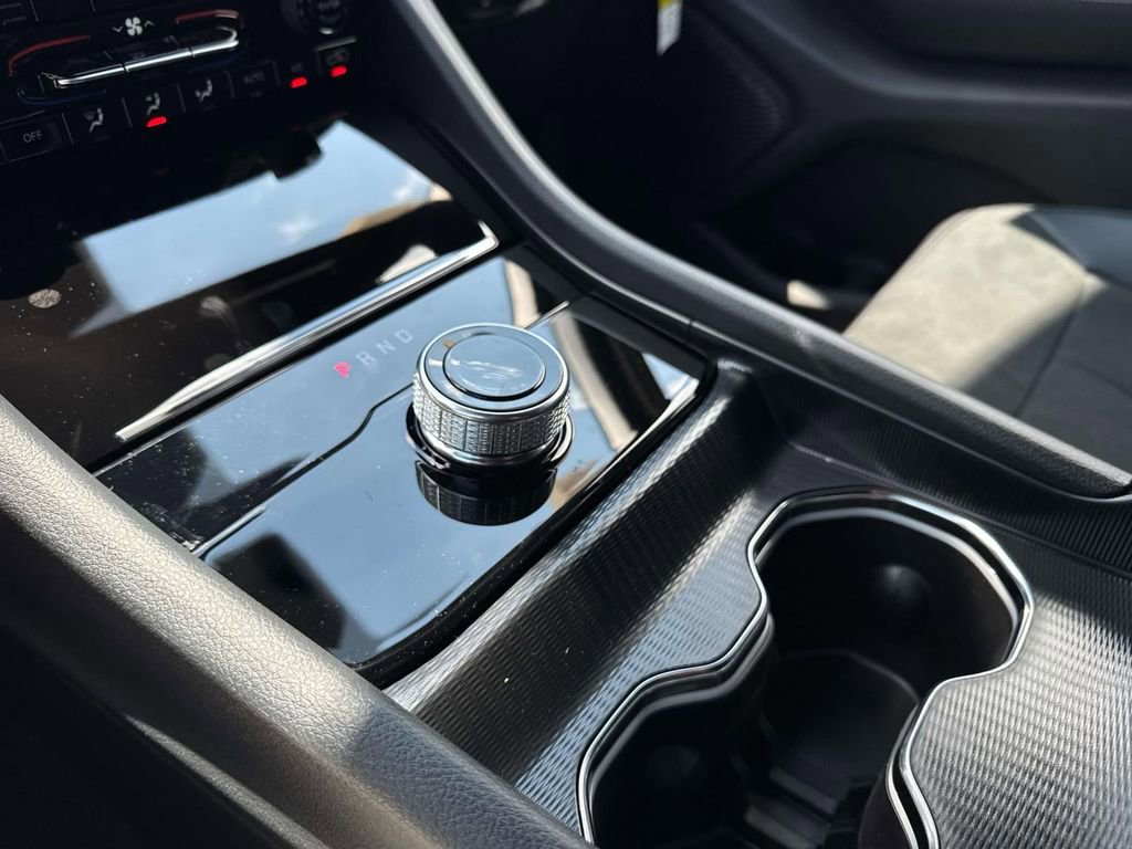 New 2025 Jeep Grand Cherokee L Altitude image 23