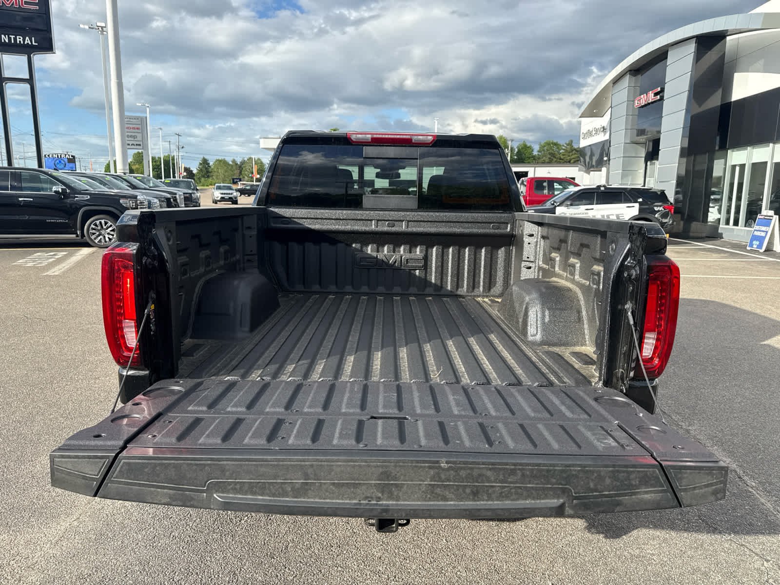 New 2026 GMC Sierra 1500 SLT w/ SLT Premium Plus Package AWD/4WD image 10