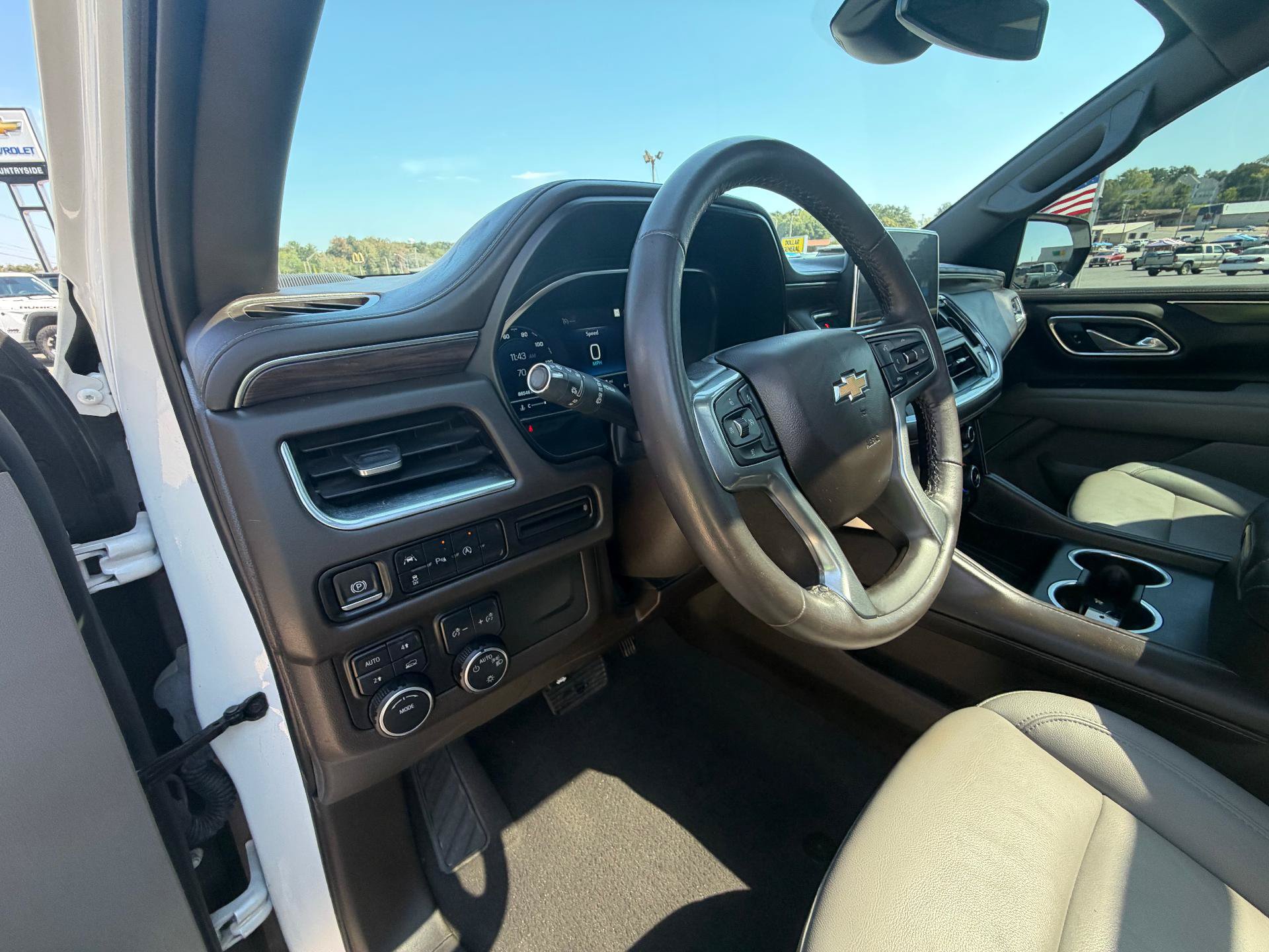 Used 2023 Chevrolet Tahoe LT AWD/4WD image 10