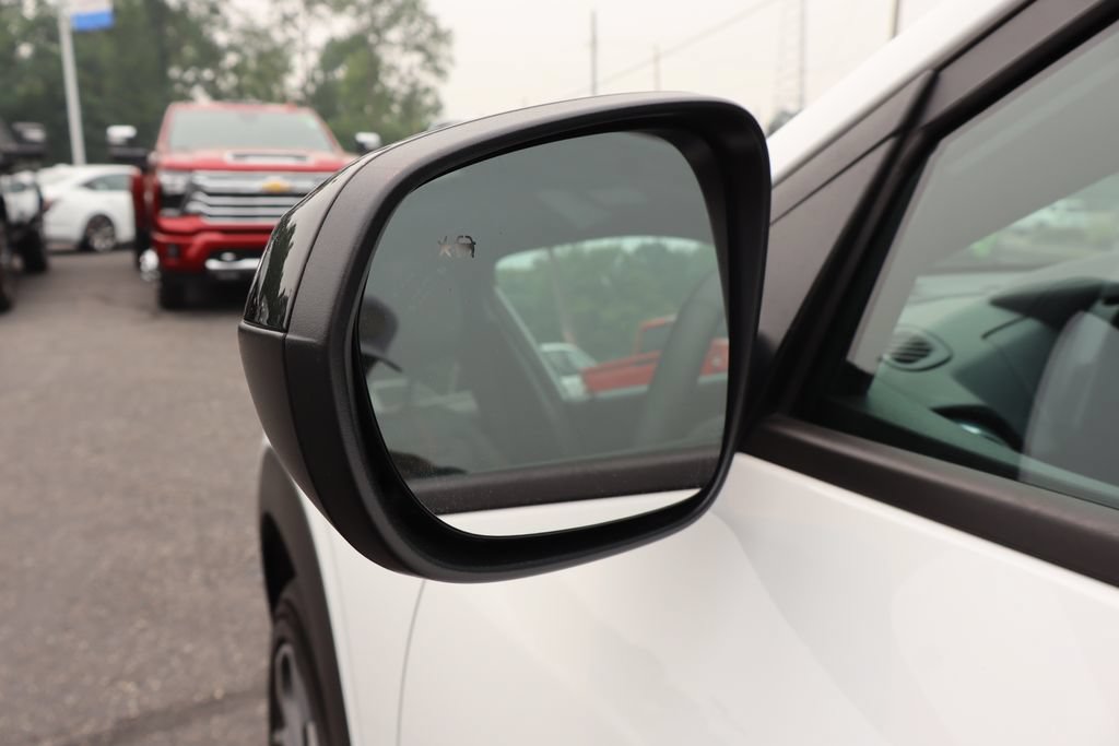 Used 2024 Chevrolet Trax RS w/ Sunroof Package FWD image 35