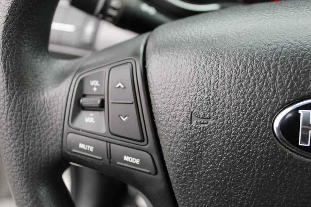 Used 2015 Kia Sorento LX image 16