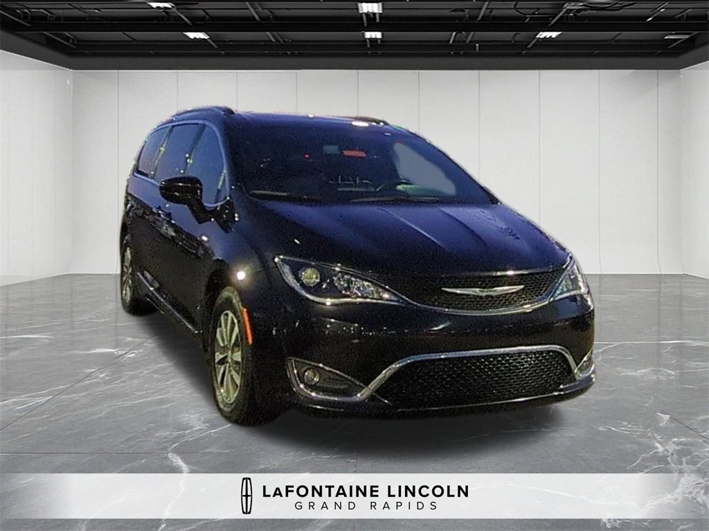 Used 2020 Chrysler Pacifica Touring-L image 7