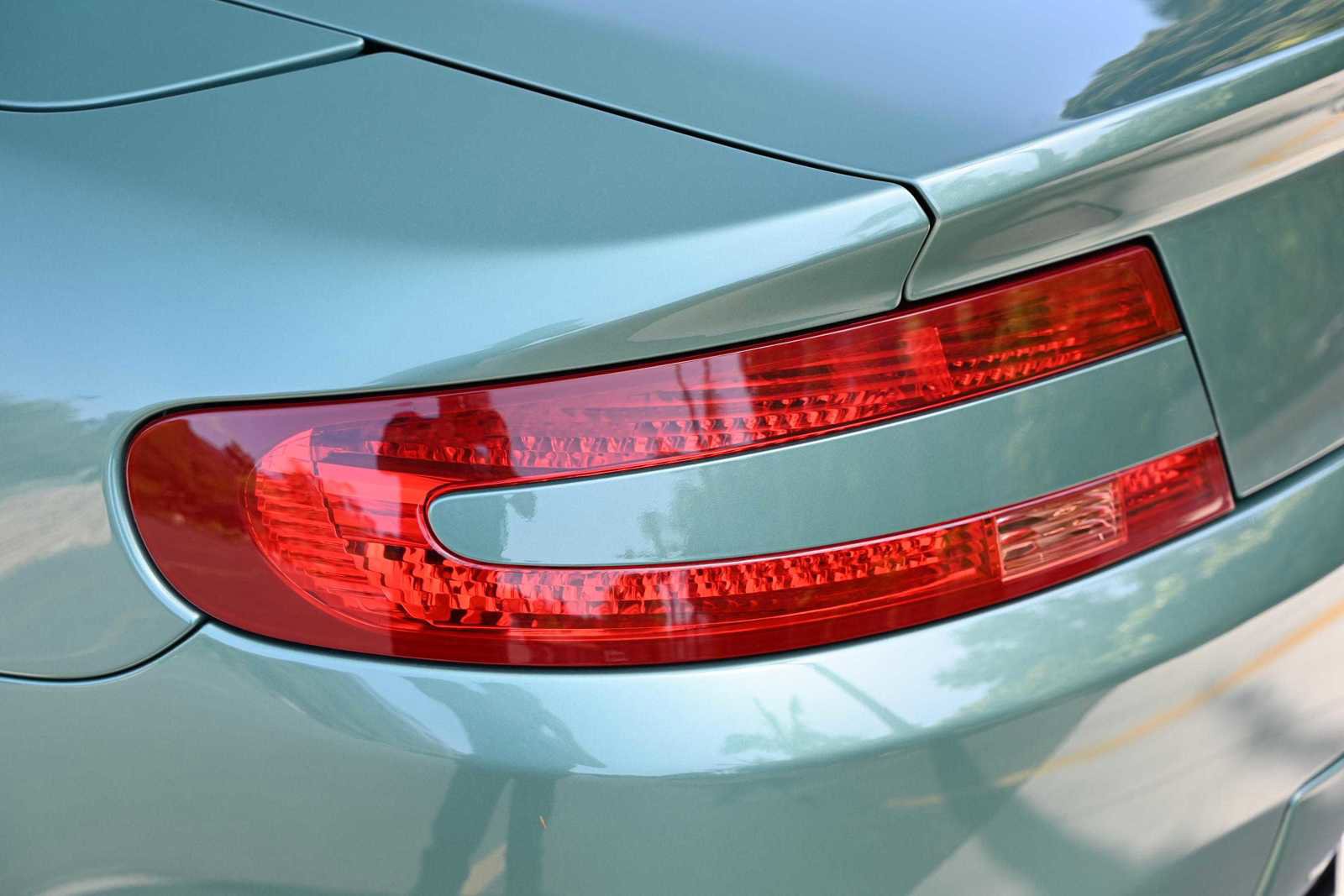 Used 2008 Aston Martin V8 Vantage Roadster RWD image 22