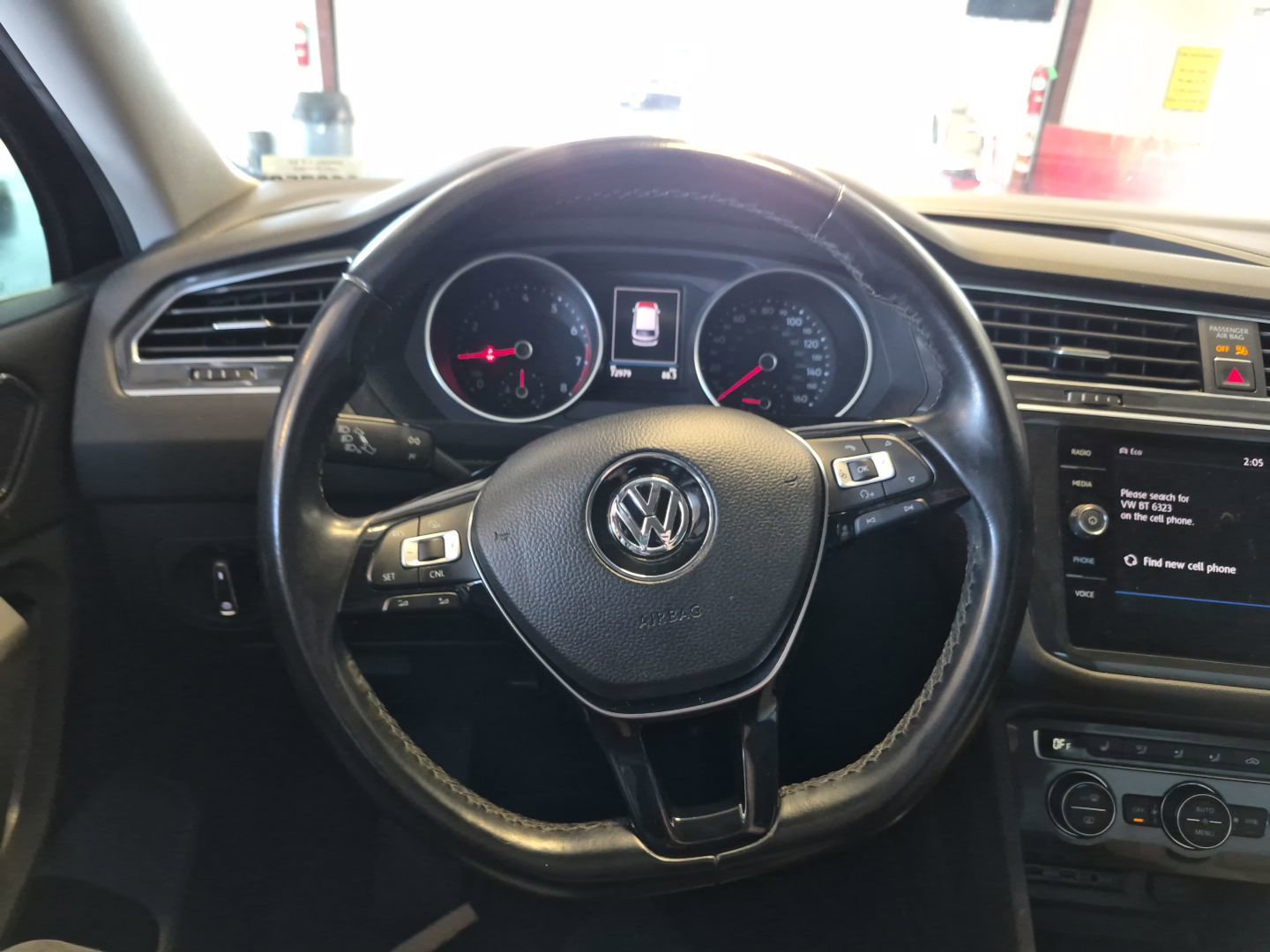 Used 2018 Volkswagen Tiguan SE w/ 3rd Row Seat Package image 10