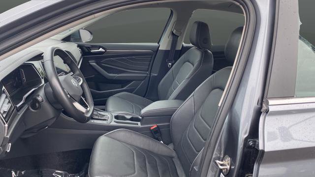 Used 2024 Volkswagen Jetta SEL FWD image 9