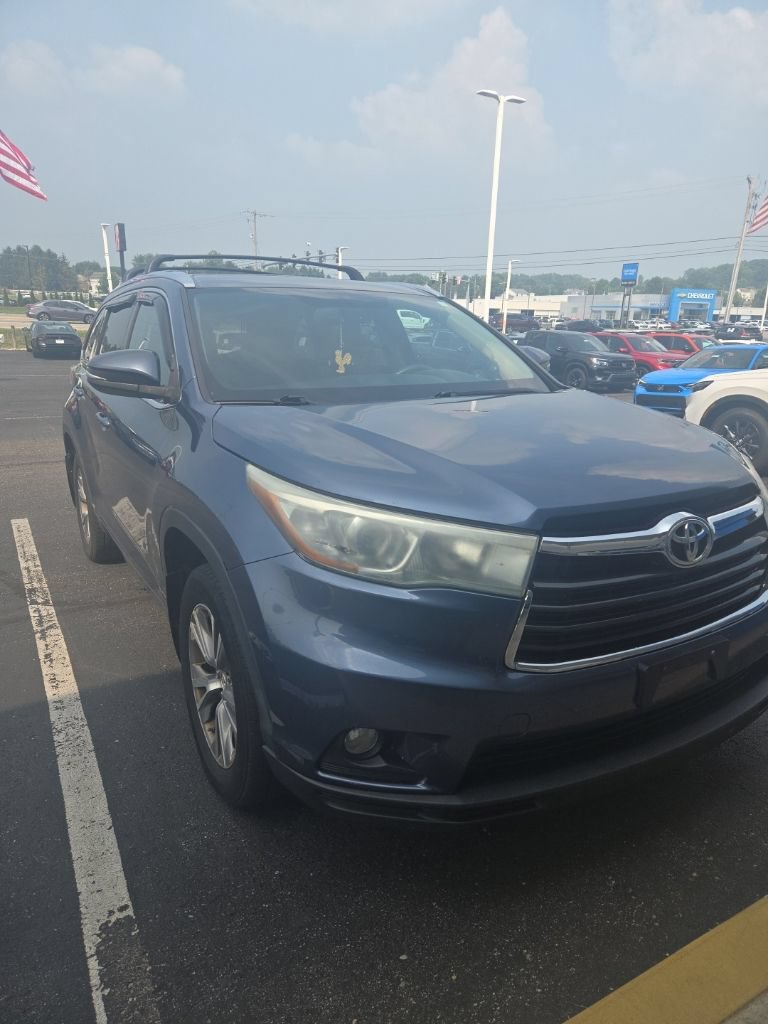 Used 2015 Toyota Highlander XLE AWD/4WD image 3