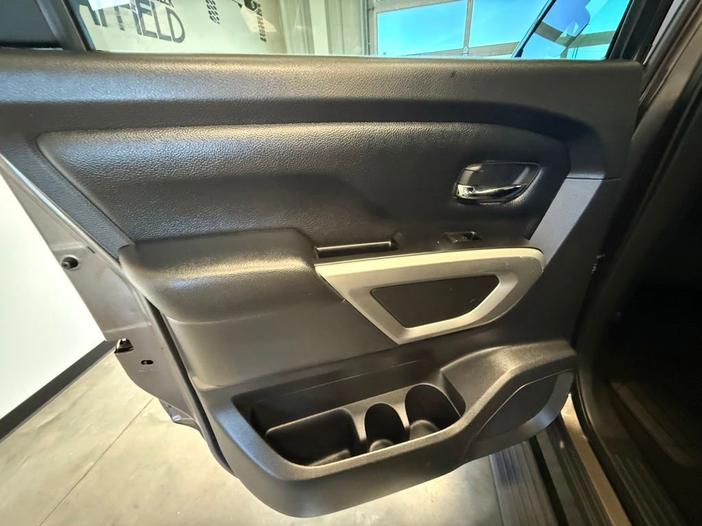 Used 2018 Nissan Titan SV AWD/4WD image 14