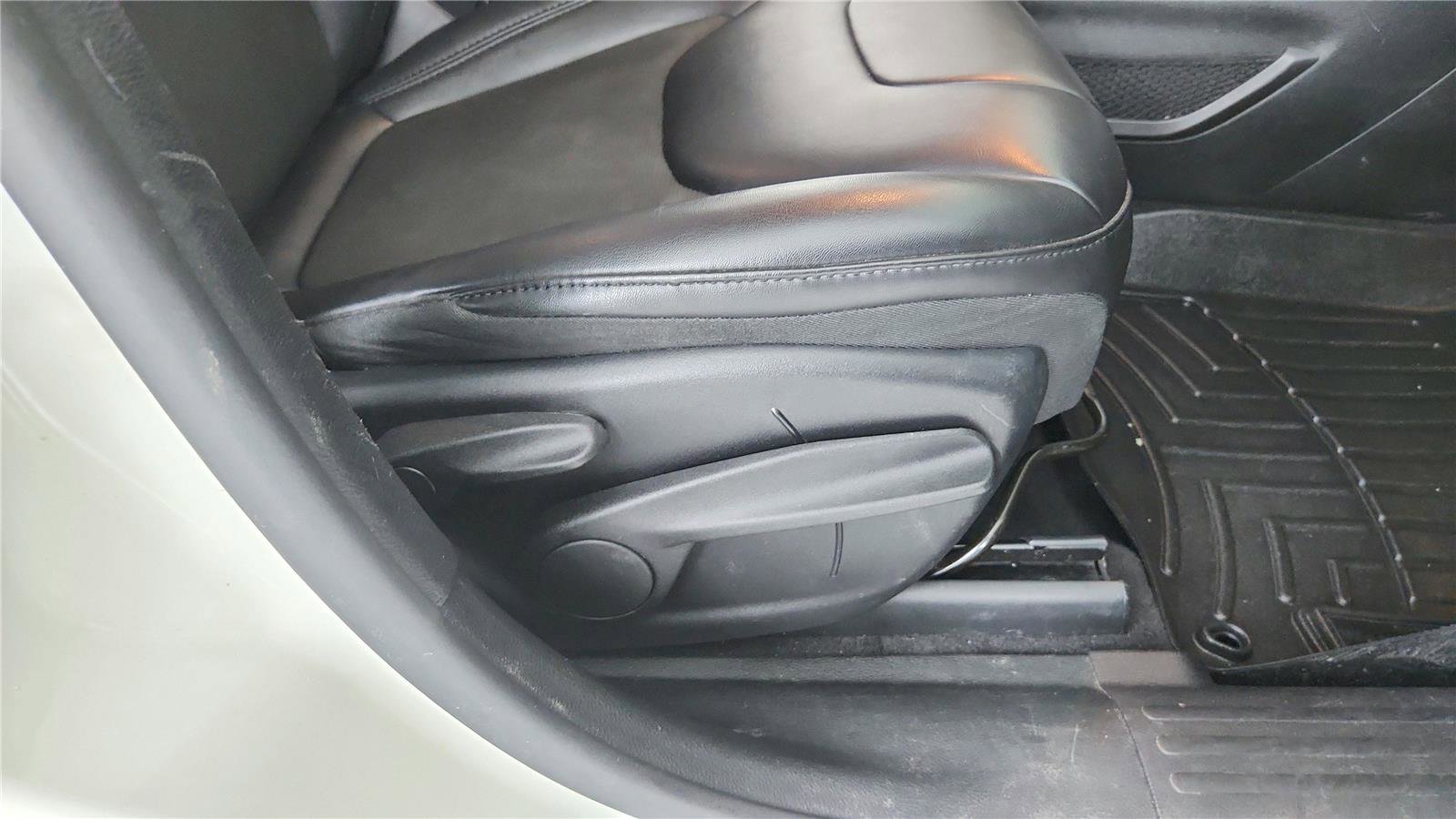 Used 2019 Jeep Cherokee Latitude Plus AWD/4WD image 20