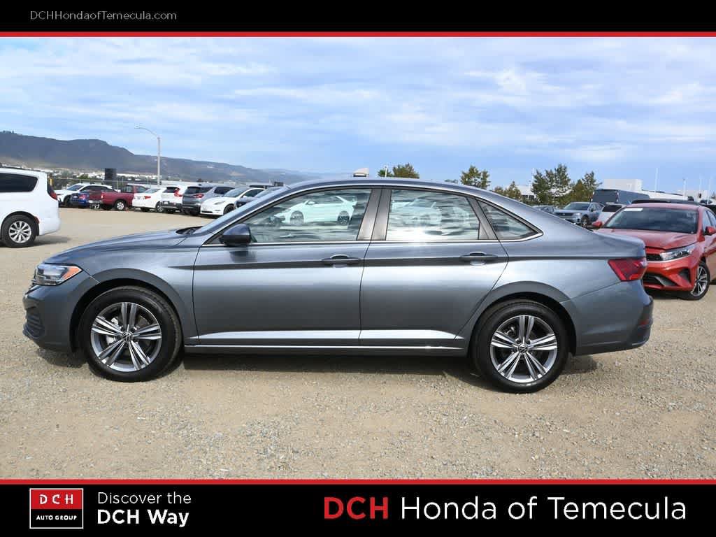 Used 2024 Volkswagen Jetta SE FWD image 4