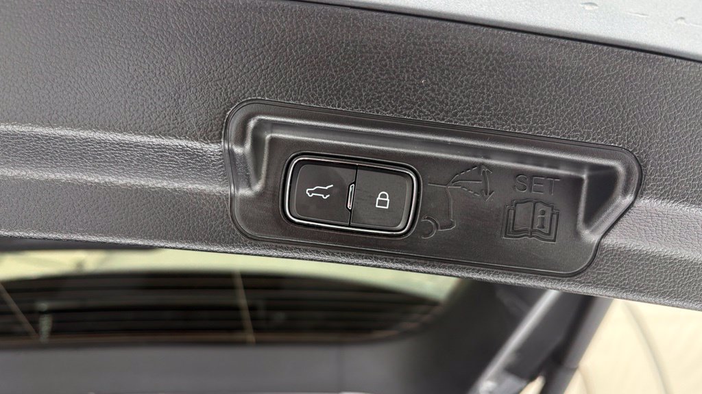 Used 2022 Ford Explorer XLT AWD/4WD image 6