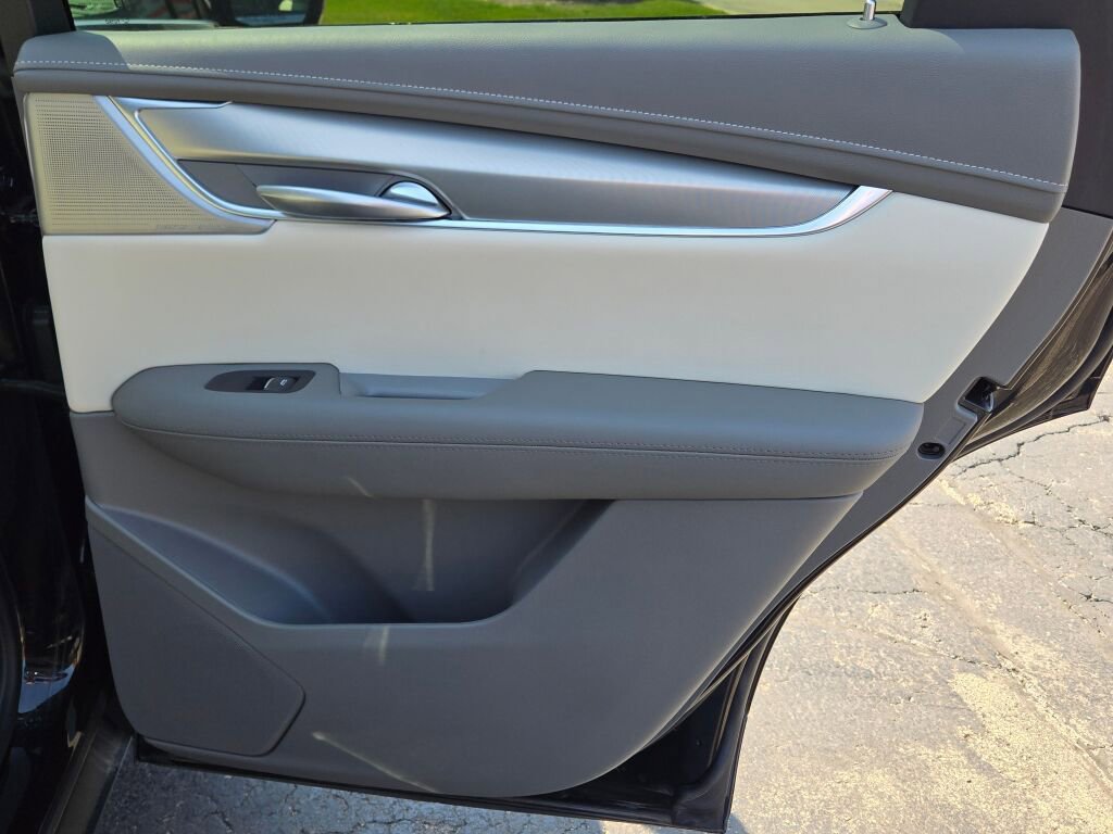 Used 2025 Cadillac XT5 Premium Luxury w/ LPO, Floor Liner Package AWD/4WD image 15