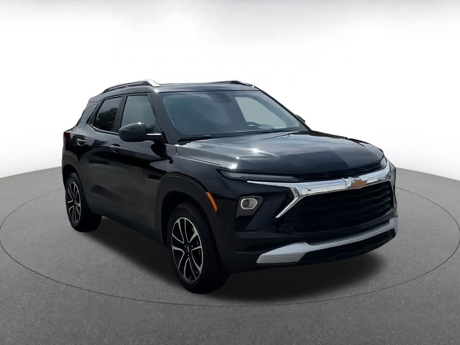 Used 2025 Chevrolet TrailBlazer LT image 3
