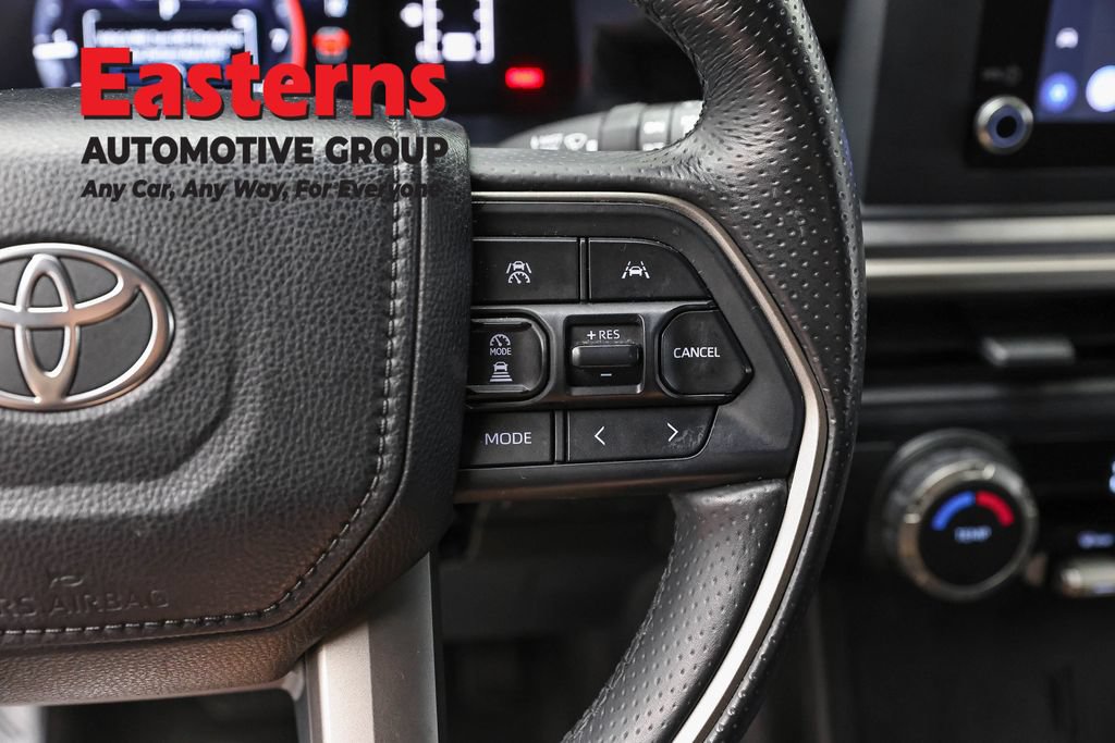 Used 2025 Toyota 4Runner SR5 AWD/4WD image 15