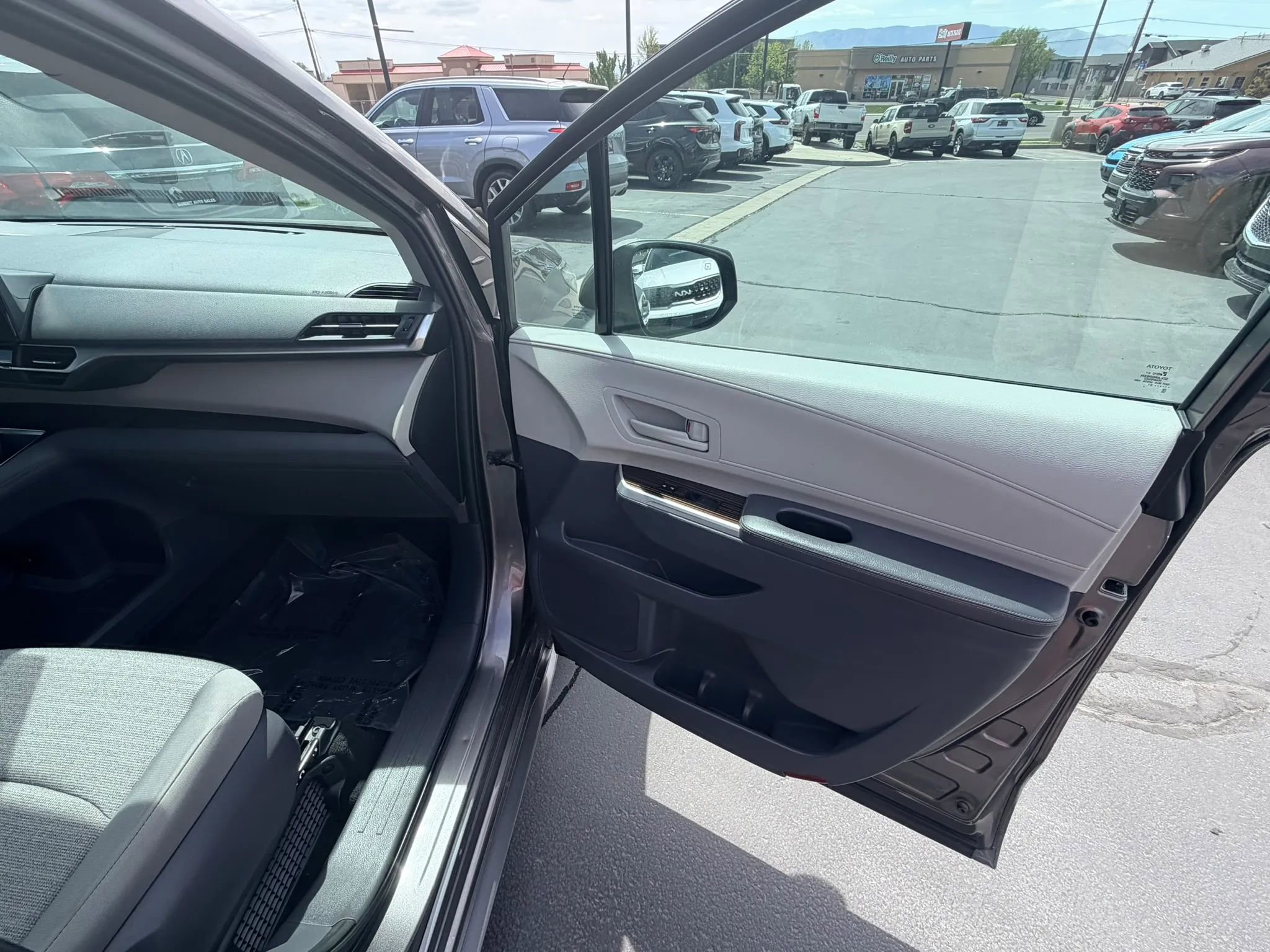 Used 2021 Toyota Sienna LE AWD/4WD image 22