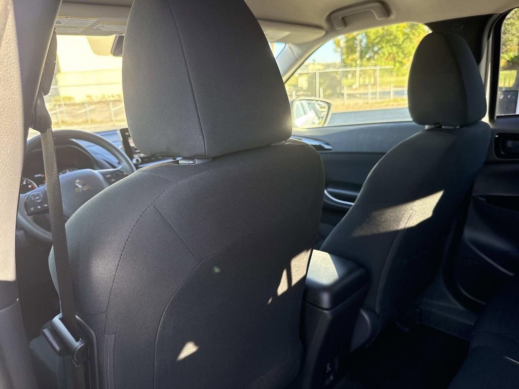 Used 2025 Mitsubishi Eclipse Cross LE image 12
