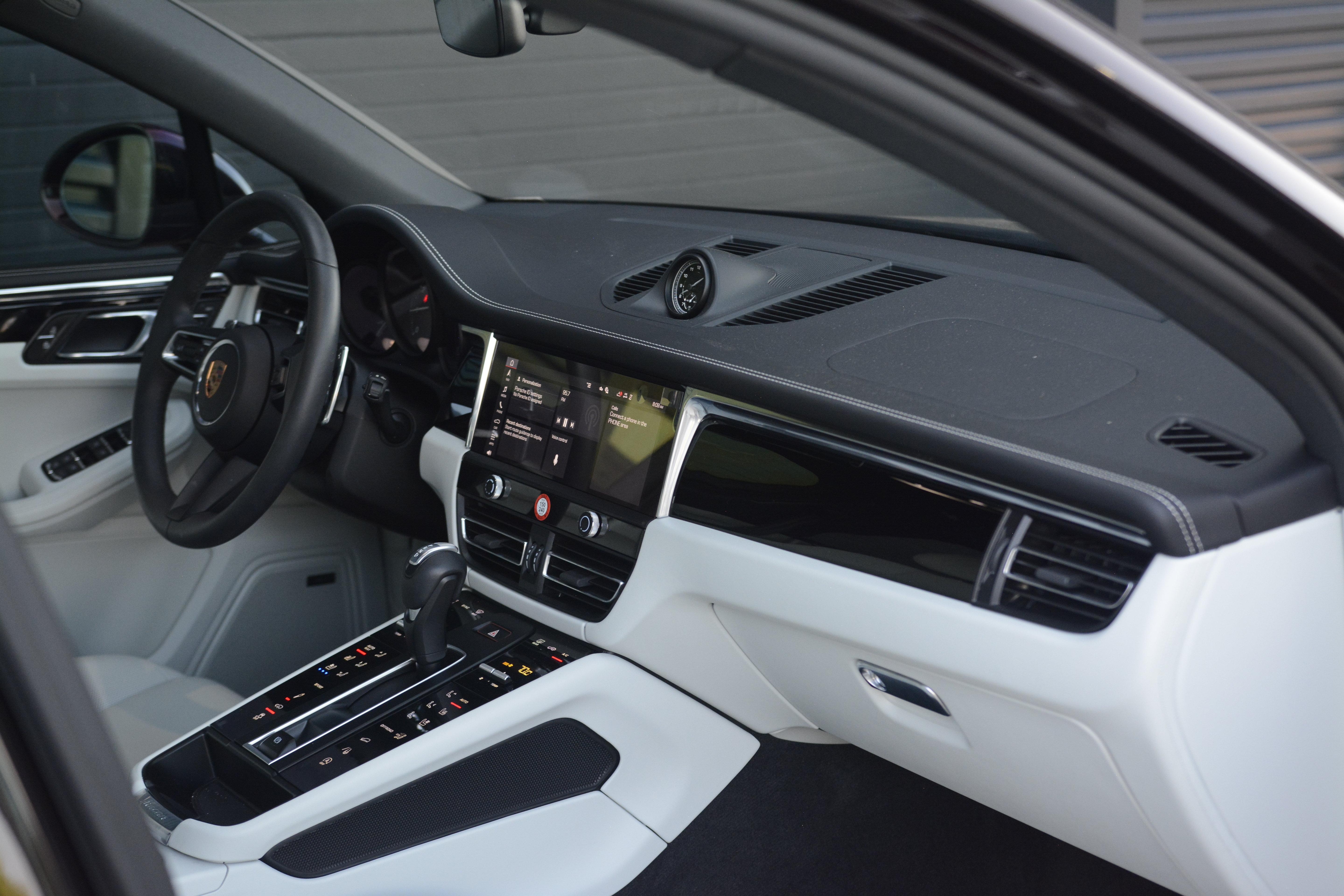Certified 2026 Porsche Macan AWD/4WD image 28