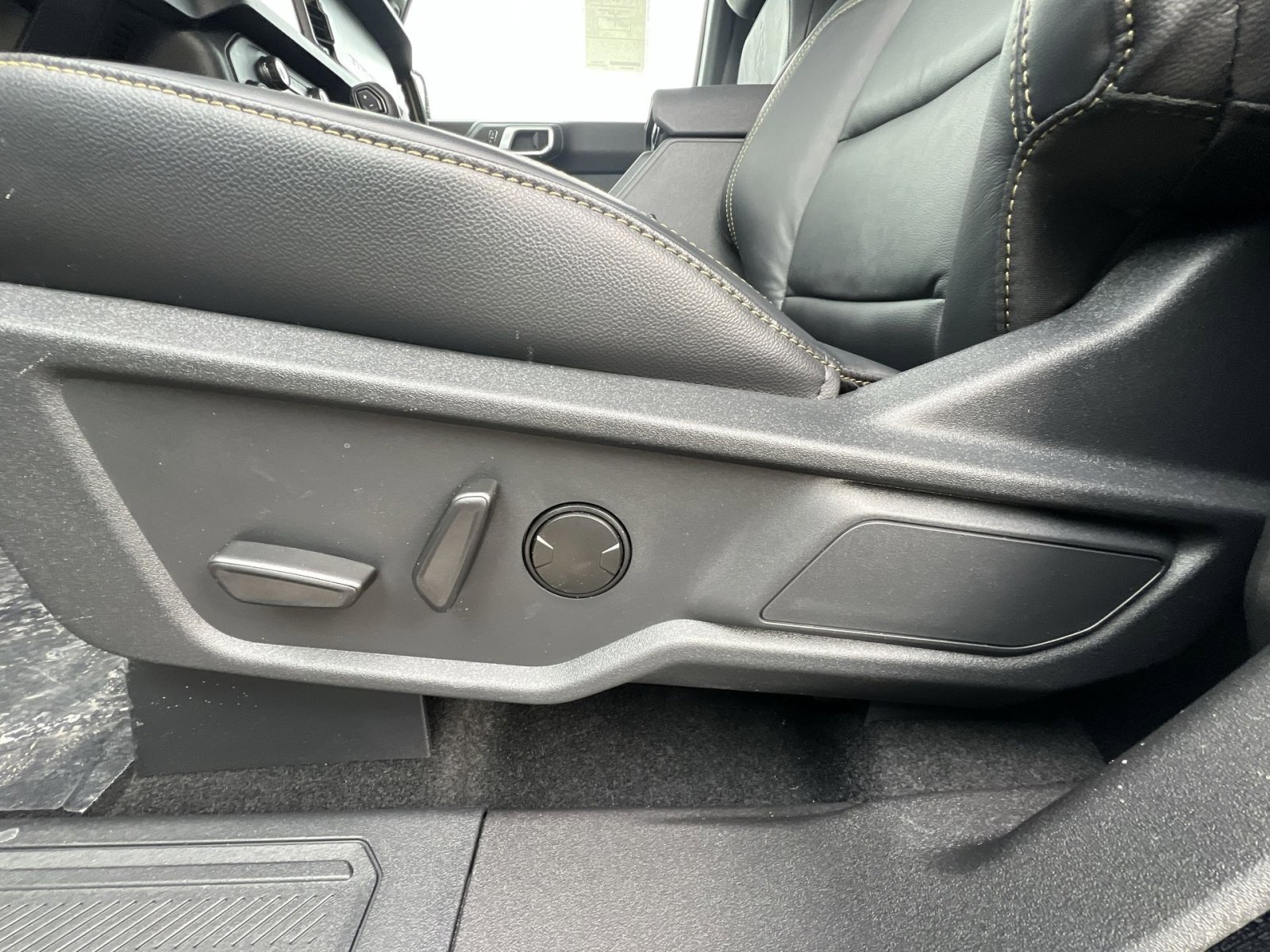 New 2025 Ford Bronco Badlands image 14