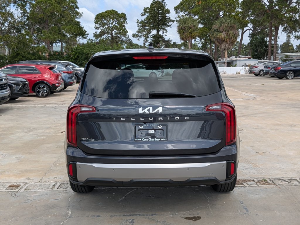 Certified 2025 Kia Telluride LX FWD image 8