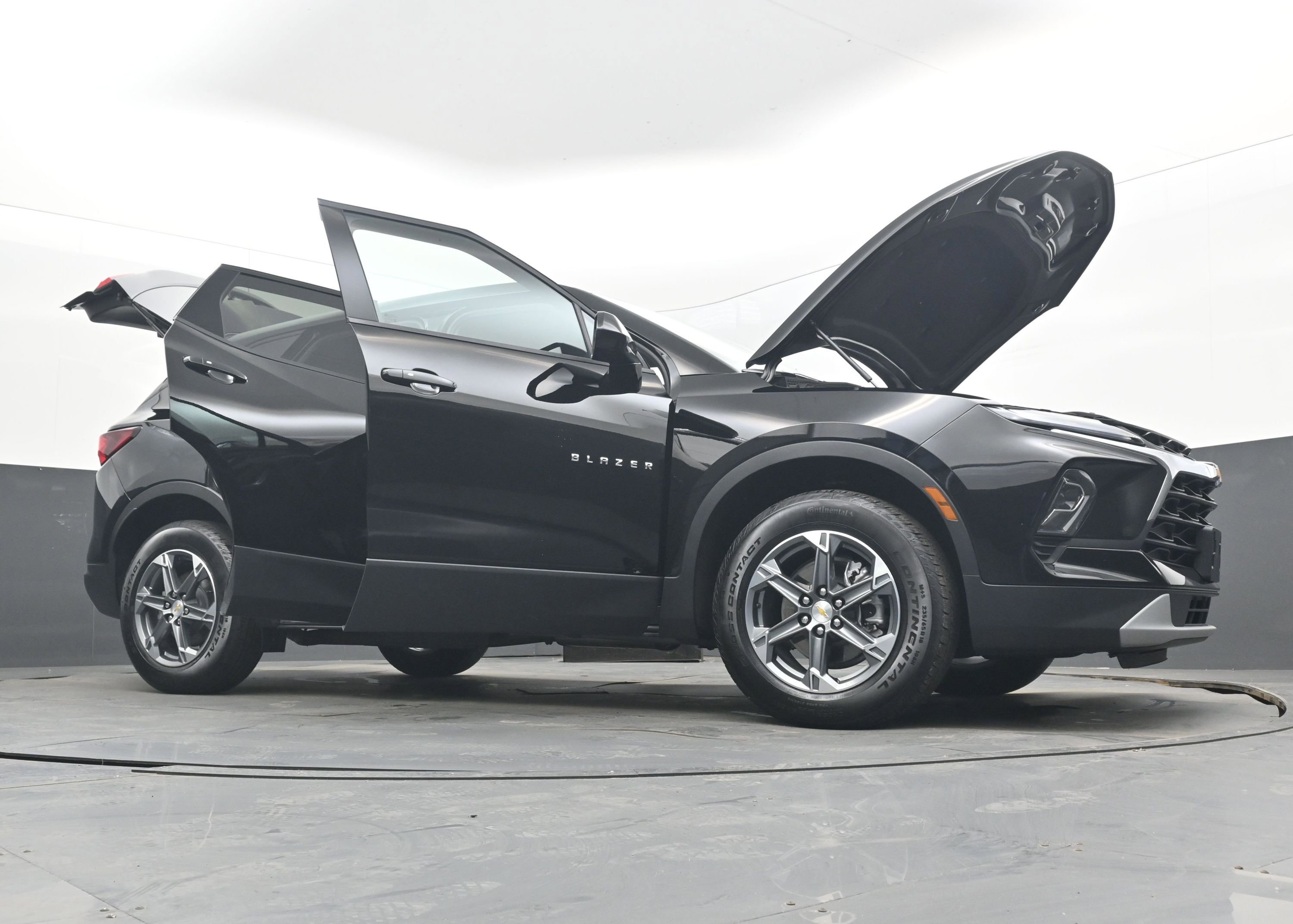Used 2025 Chevrolet Blazer LT FWD image 46