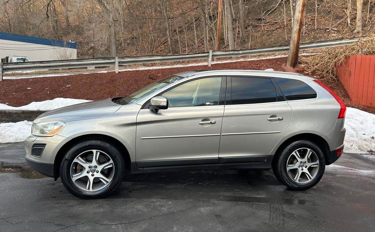 Used 2013 Volvo XC60 T6 AWD/4WD image 2