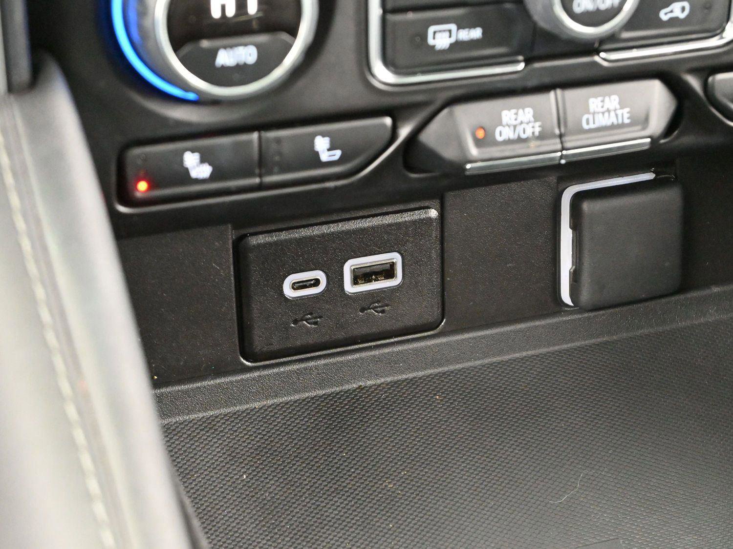 Used 2023 Chevrolet Tahoe Z71 w/ Luxury Package AWD/4WD image 23